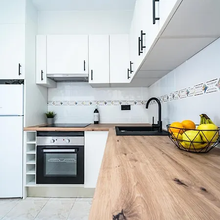 Renovated Townhouse - Rooftop, Garden & Stunning Views *