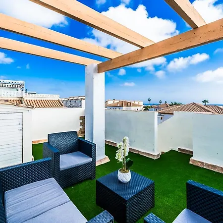 Renovated Townhouse - Rooftop, Garden & Stunning Views