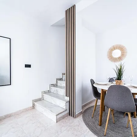 Renovated Townhouse - Rooftop, Garden & Stunning Views * Alicante