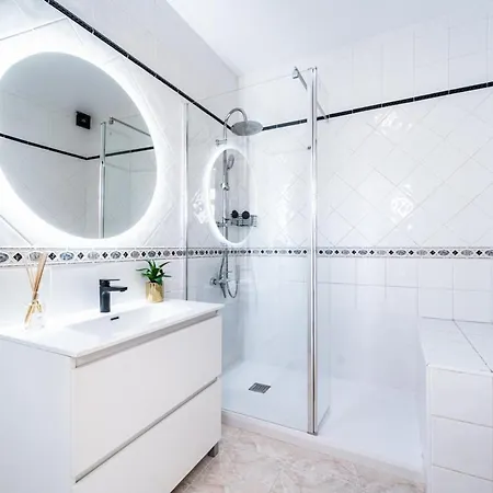 Renovated Townhouse - Rooftop, Garden & Stunning Views * Alicante