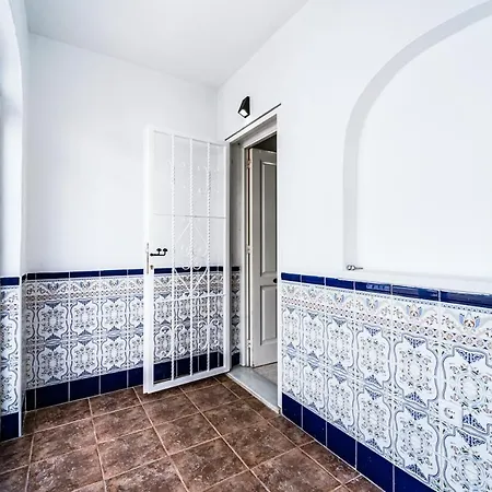 Renovated Townhouse - Rooftop, Garden & Stunning Views