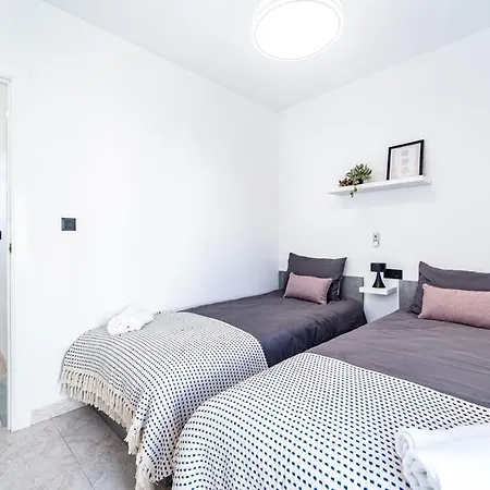 Holiday home Renovated Townhouse - Rooftop, Garden & Stunning Views