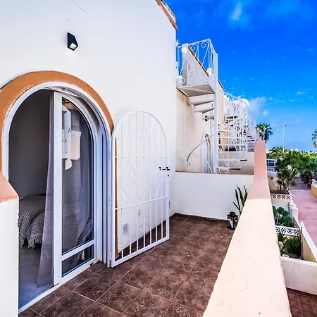Renovated Townhouse - Rooftop, Garden & Stunning Views Holiday home Alicante