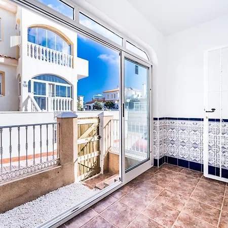 Renovated Townhouse - Rooftop, Garden & Stunning Views *