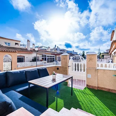 Holiday home Renovated Townhouse - Rooftop, Garden & Stunning Views Alicante