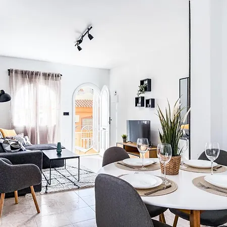 Renovated Townhouse - Rooftop, Garden & Stunning Views *