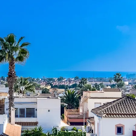 Renovated Townhouse - Rooftop, Garden & Stunning Views Alicante