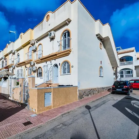 Holiday home Renovated Townhouse - Rooftop, Garden & Stunning Views Alicante