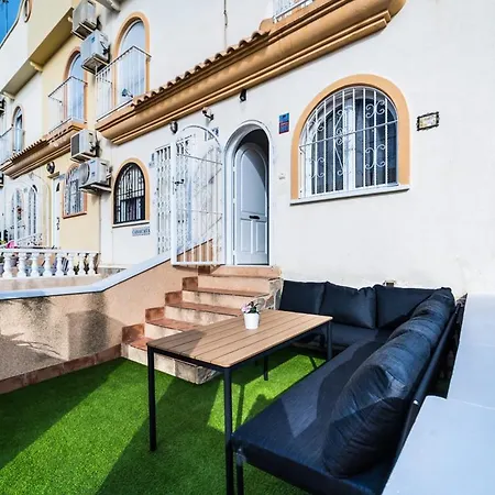 Renovated Townhouse - Rooftop, Garden & Stunning Views * Alicante